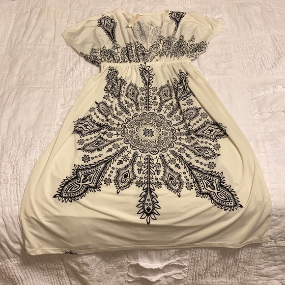 Black and white patterned dress - Picture 1 of 3